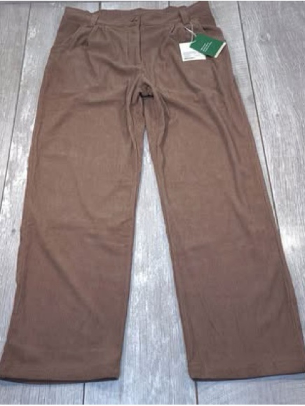 Halara women’s AuraCord Cloud
Pants soft corduroy Nwt large regular